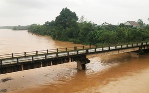 Lũ trên sông Thạch Hãn dâng cao gây ngập lụt nhiều điểm