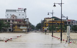 Huế: Lũ trên sông Hương xuống dần
