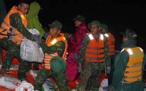 Đà Nẵng: Trắng đêm giữ bờ kè An Lương trước lũ lớn