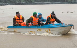 Khánh Hòa ứng cứu, di dời người dân các nơi nguy cơ sạt lở, ngập lụt