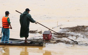 Mưa lũ tại miền Trung: Vẫn còn gần 60 vị trí trên các tuyến quốc lộ bị ách tắc