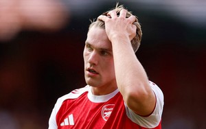 Viktor Gyokeres được khuyên... giảm cân gấp