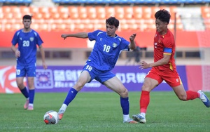 Tin nóng bóng đá Việt Nam hôm nay 21/11: Văn Trường chính thức vắng mặt SEA Games 33; Tuyển nữ Việt Nam thay đổi nhân sự