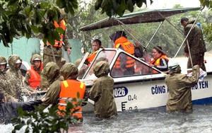 Đắk Lắk cứu hộ, di dời người dân ra khỏi vùng ngập