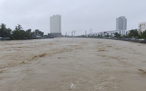 Mưa lũ gây ngập sâu nhiều khu vực ở Khánh Hòa