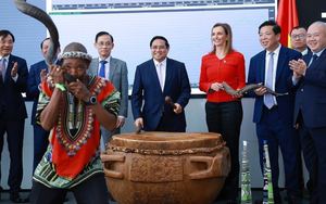 Thủ tướng khai trương phiên giao dịch tại Thị trường Chứng khoán Johannesburg