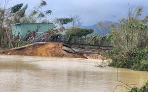 Đê Luật Lễ vỡ khiến hàng trăm nhà dân chìm trong nước lũ