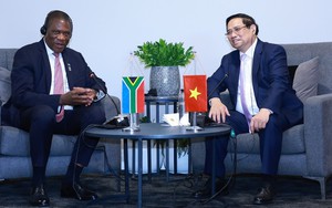 Thủ tướng Phạm Minh Chính gặp Phó Tổng thống Nam Phi Paul Mashatile