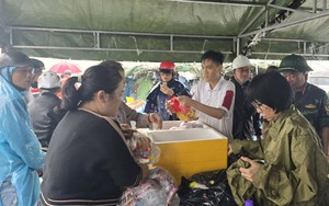 Những người hùng thầm lặng trong vùng mưa lũ ở Khánh Hòa