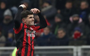 Thắng kịch tính Inter, AC Milan vươn lên thứ 2 tại Serie A