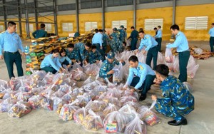 Sư đoàn 372 sẵn sàng bay cứu trợ đồng bào lũ lụt khu vực miền Trung