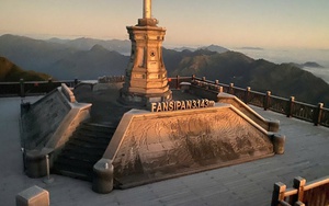 Băng tuyết phủ trắng đỉnh Fansipan 