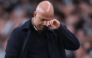 Liverpool thua liên tiếp, HLV Slot không đến nhận giải Huấn luyện viên xuất sắc nhất mùa giải