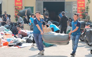 Hình ảnh người dân Thủ đô chung tay ủng hộ đồng bào miền Trung