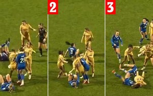 Nữ cầu thủ bóp cổ rồi quật đối thủ xuống sân như pha đấu vật WWE