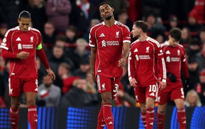 Liverpool đại bại ngay trên sân nhà ở Champions League, nối dài cuộc khủng hoảng