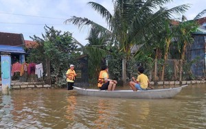 Dự báo bão số 15 sẽ tăng thêm 2 cấp trong 24 giờ tới