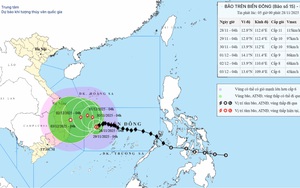 Bão số 15 giảm cường độ, đổi hướng và tiếp tục di chuyển chậm