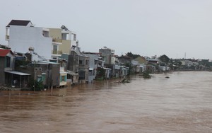 Quảng Ngãi công bố tình huống khẩn cấp về thiên tai trên các tuyến đường bộ do mưa, lũ gây ra