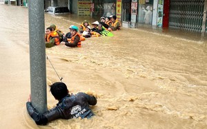 Trong tâm cơn “đại hồng thủy”: Tính mạng của nhân dân là trên hết, trước hết