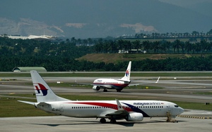 Hàng chục chuyến bay tại Malaysia bị gián đoạn do bão Senyar