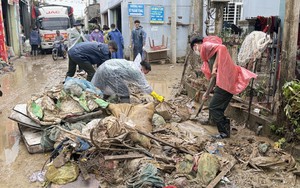 Những gia đình “không về nhà” sau mưa lũ lịch sử