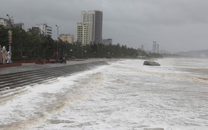 Thời tiết đêm 28/11: Dự báo gió mạnh, sóng lớn và mưa dông trên biển