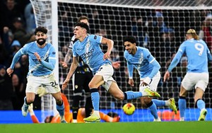 Foden hóa người hùng, Man City đánh bại Leeds trong cơn mưa bàn thắng