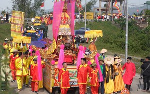 Phát huy giá trị di sản lễ hội đền ông Hoàng Mười