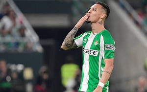 Antony lập cú đúp 'siêu phẩm' sút xa để đưa Betis vào Top 5 La Liga