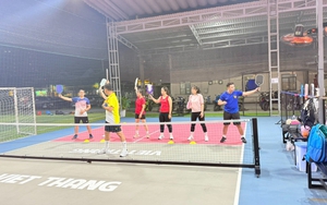 Thầy dạy pickleball gây sốt cộng đồng mạng, bất ngờ với mức học phí