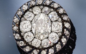 Chiếc trâm chạm kim cương của Hoàng đế Napoléon tái xuất sau hơn 200 năm