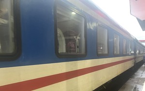 Tuyến đường sắt Bắc - Nam vẫn bị ách tắc tại Ga Huế