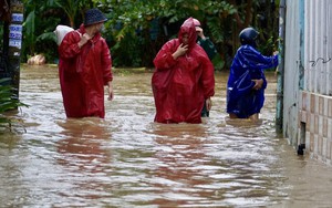 Mưa lớn gây ngập, ách tắc giao thông tại trung tâm thành phố Đà Nẵng