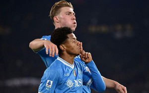 Sao MU cùng đội bóng Serie A giành chiến thắng quan trọng, khiến cuộc đua vô địch căng như dây đàn