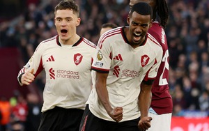 Isak ghi bàn đầu tiên ở Ngoại hạng Anh, Liverpool đã biết thắng