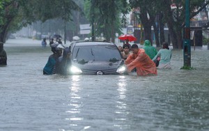 Hơn 800 người thiệt mạng do bão lũ ở Nam Á