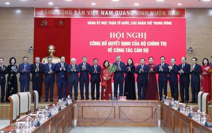 Tổng Bí thư Tô Lâm trao quyết định phân công Bí thư Đảng ủy MTTQ, các đoàn thể Trung ương