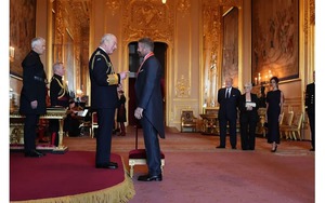 Cựu ngôi sao MU và tuyển Anh được phong tước Hiệp sĩ danh giá