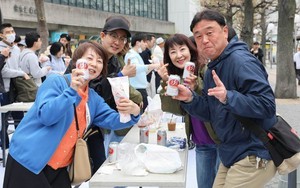 Đóng góp ý kiến cho văn kiện Đại hội XIV: Người Việt Nam ở nước ngoài - Sứ giả văn hóa, cầu nối phát triển và hội nhập