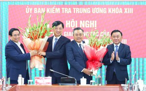 Hội nghị bàn giao công tác của Chủ nhiệm Ủy ban Kiểm tra Trung ương