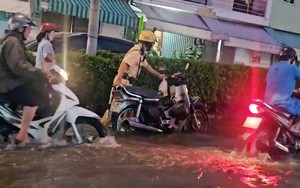 TP. Hồ Chí Minh: Triều cường dâng cao khiến nhiều khu vực ngập trong biển nước