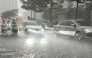 Dự báo thời tiết đêm 8/11: Cảnh báo mưa kèm dông lốc, sét ở nội thành Hà Nội