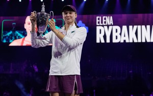 Ngôi sao Kazakhstan đánh bại tay vợt số 1 thế giới ở chung kết WTA Finals 2025, lập kỳ tích chưa từng có