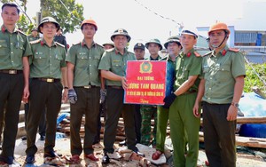 Bộ Công an hỗ trợ 40 tấn hàng cho tỉnh Gia Lai khắc phục hậu quả bão số 13