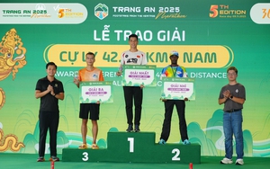 Độc lạ Marathon: Runner Việt định bỏ cuộc, nhưng bất ngờ vượt sao Kenya để vô địch với đôi giày 'cọc cạch'