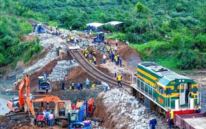 Quyết tâm thông tuyến đường sắt bị hư hại tại Đắk Lắk vào chiều 10/11