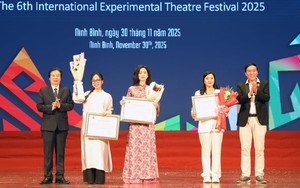 Khi sân khấu bước vào cuộc chơi "thử nghiệm"