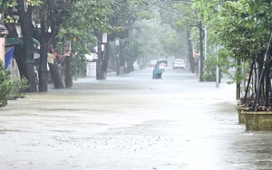 Thành phố Huế và khu vực duyên hải Nam Trung Bộ có mưa vừa, mưa to