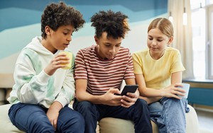 Tranh cãi về lệnh cấm người dưới 16 tuổi sử dụng mạng xã hội tại Australia